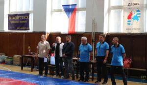 Předání ceny pro Miroslava Zemana na půdě vyšehradské tělocvičny, kterou dobře zná